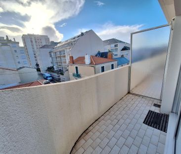 Location Appartement 2 pièces 53m² LES SABLES D OLONNE 85100 - Photo 5