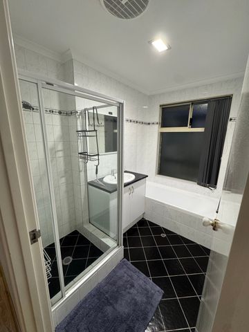 Wattle Grove - Photo 2
