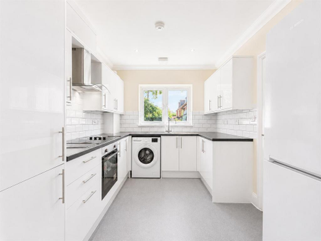 5 bedroom end of terrace house to rent - Photo 4