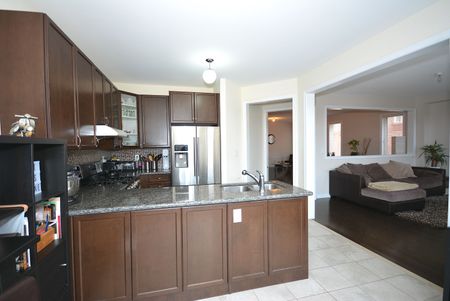 For Lease - 2105 Falling Green Drive, Oakville, Ontario - Photo 2