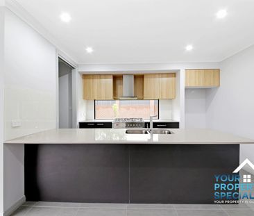 Modern 4 Bedroom Home close to all amenities - Photo 5