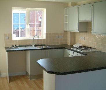 3 bedroom semi-detached house to rent - Photo 4