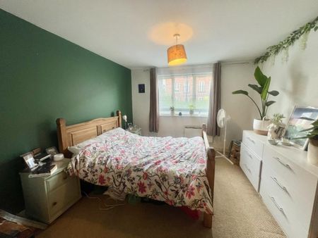 2 bedroom Flat To Let - Photo 3