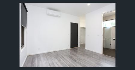 Modern Townhouse in a Prime Alphington Location - Photo 2