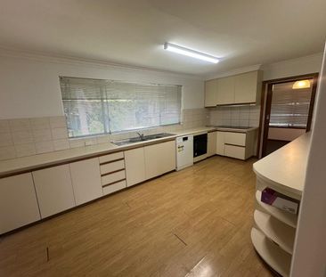 Family Living Made Easy in the Heart of Forrestfield - Photo 3