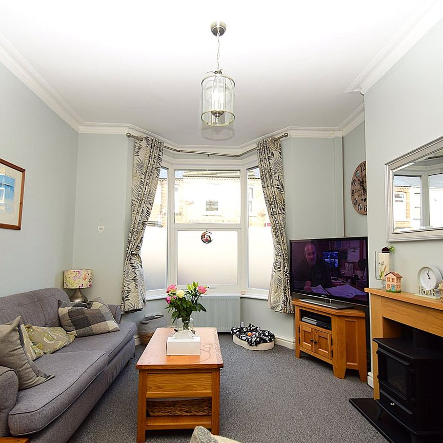 3 bed end of terrace house to rent in Spring Bank, Scarborough, YO12 - Photo 1