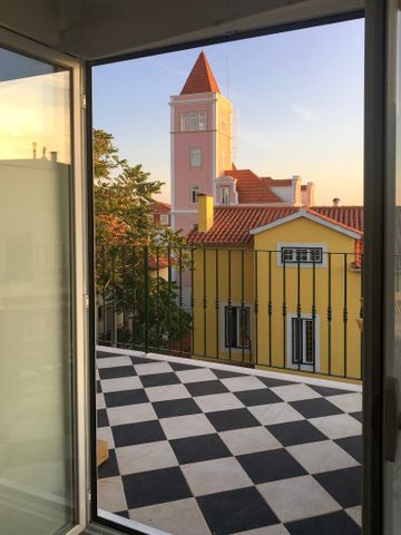 Bright 2 bedroom apartment located in a charming palace in Azarujinha - Photo 4