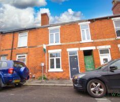 2 BEDROOM House - Terraced - Photo 4