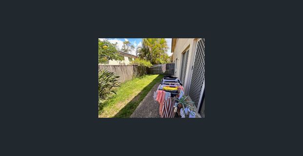 Modern Townhouse, Great Complex, Fabulous location & New Timber flooring! - Photo 1