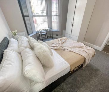 6 bedroom terraced house to rent - Photo 4