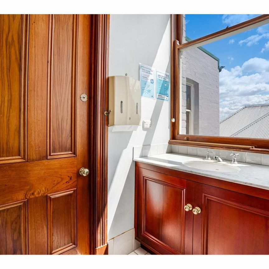 Under Offer - Unique Character meets Modern Functionality - Photo 1