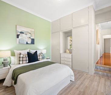 A FAMILY SANCTUARY OF LIGHT, SPACE AND PRIVACY - Photo 5