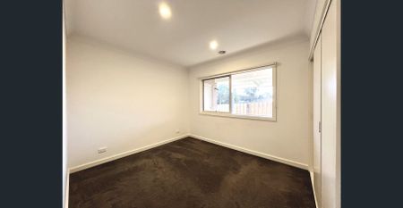 Stunning Newly Built Modern Home In The Heart Of Langwarrin - Photo 2