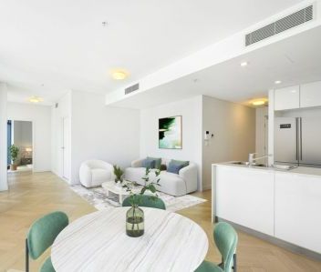 Large One Bedroom + Study Apartment in the Heart of Chatswood - Photo 2