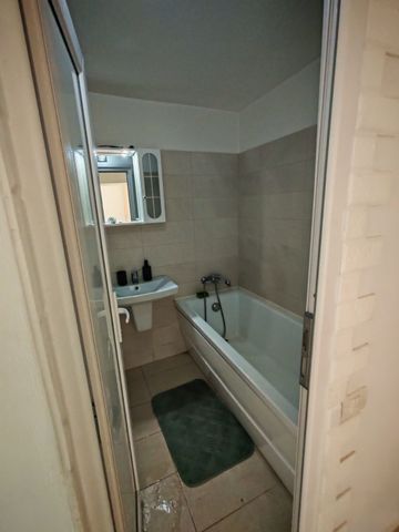Garsoniera de inchiriat in zona centrala, etaj 2. Renovat... - Fotografie 4