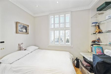 4 bedroom in London - Photo 4