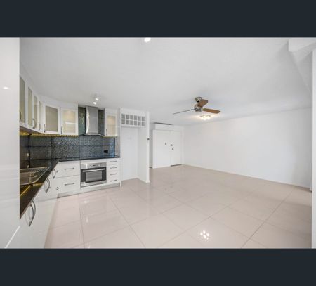 10 42-46 Fourth Avenue, Maroochydore, Qld 4558 - Photo 2