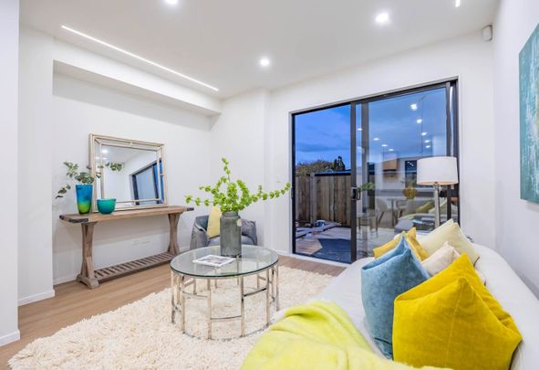 HOWICK,2 BEDROOMS - Photo 1