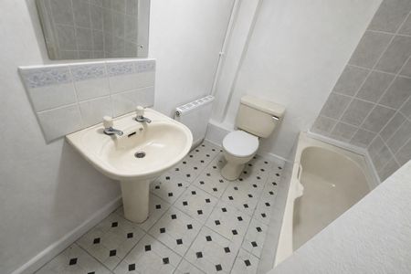 2 Bed Flat, St. Denys Road, SO17 - Photo 5