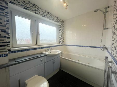 3 bedroom semi-detached house to rent - Photo 4