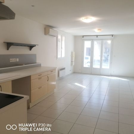 Location Appartement 3 pièces 56m² CHATEAURENARD 13160 - Photo 4