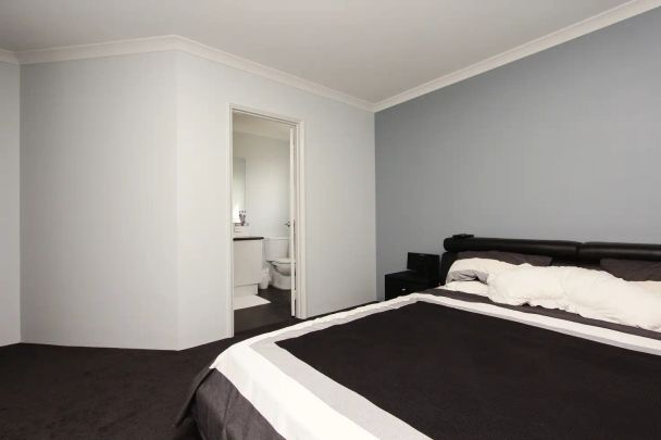 260 Amherst Rd, Canning Vale WA 6155 - Photo 1