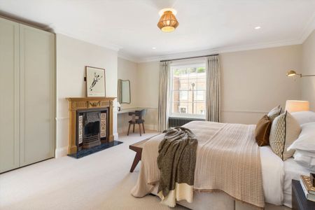 An immaculately presented three bedroom house to rent in the heart of Belgravia, SW1. - Photo 3