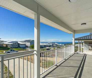 24 Sunnyspot Boulevard, Catherine Hill Bay. - Photo 4