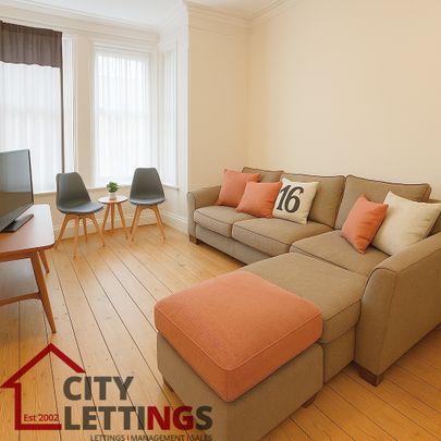 5 Bedroom Mid Terraced House - Photo 1