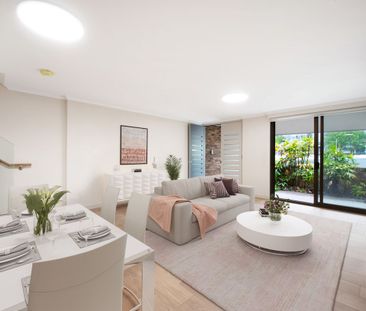 Fully Renovated Architectural Townhouse - Photo 1