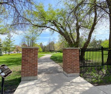 For Lease - 17 Hargrave Lane, Toronto, Ontario - Photo 2