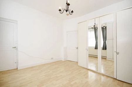 1 Bedroom Flat - Photo 3