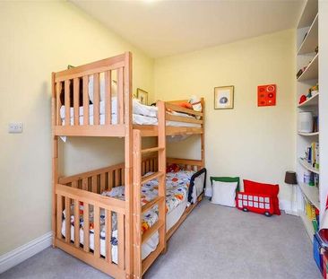 Vernon Avenue, Raynes, SW20 - Photo 3