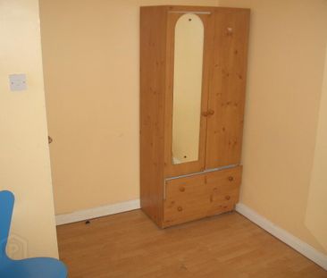Great Three Bed Apartment, 79B University Avenue, Queens Quarter, B... - Photo 5