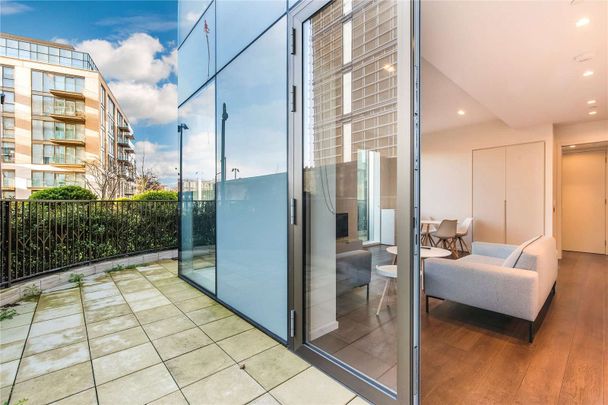 Columbia Gardens, Earl's Court, London, SW6 1FY - Photo 1