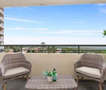 Stunning Modern Apartment with Panoramic Views in Chatswood - Photo 2
