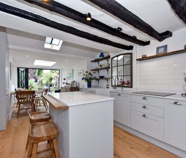 A Grade II period cottage in the heart of Henley close to the River... - Photo 2