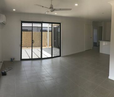 Lovely 3 Bedroom Duplex with Double Garage - Photo 1