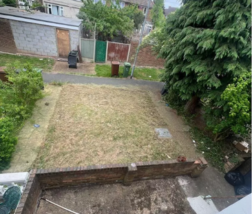 1 bedroom in a house share to rent - Photo 4