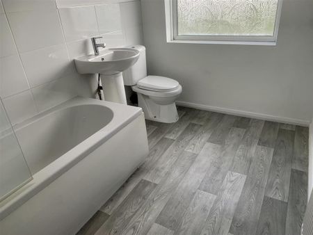 3 bedroom terraced house to rent - Photo 5