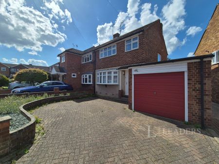 3 bedroom semi-detached to rent Whitethorn Gardens, Chelmsford - Photo 3