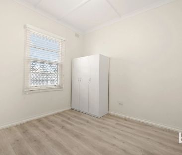 Freshly Renovated Home with Modern Comforts and Spacious Yard - Photo 3