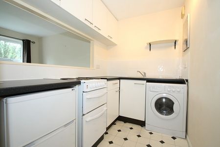 Hedgerley Court, Woking - Photo 2