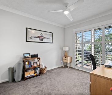 Modern 2 Bed, 2 Bath Ascot Unit with Lock-up Garage - Photo 4