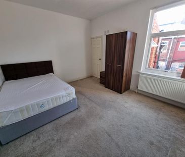 3 bedroom terraced house to rent - Photo 6