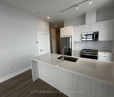 Burnhamthorpe/Confederation-Penthouse Open Concept 2Bd+Den, P, Locker - Photo 3