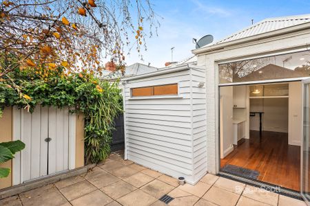 STUNNING TWO BEDROOM HOME, BEAUTIFULLY UPDATED! - Photo 4