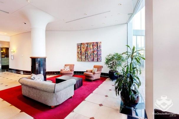 Renovated 1 Bed | 1 Bath | 1 Car | City Views | Admiralty Towers 1 - Photo 1