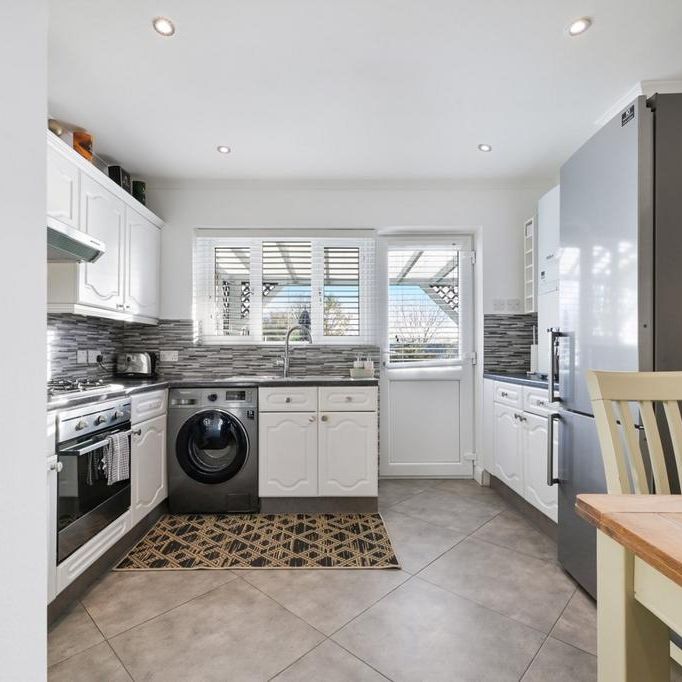 2 bedroom end of terrace house to rent - Photo 1