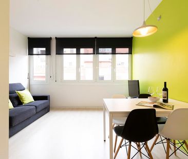 Modern studio apartment in Eixample - Photo 1